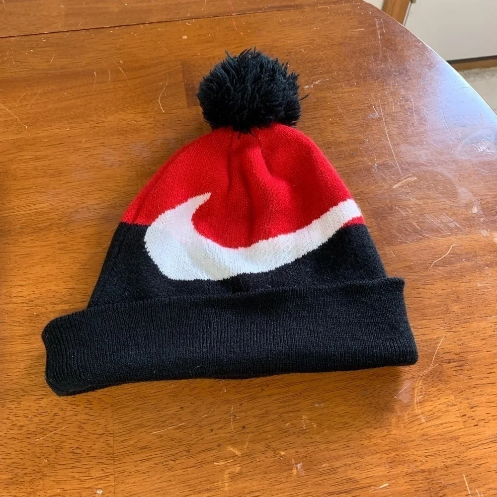 NIKE youth acrylic knit pom pom hat one size fits most